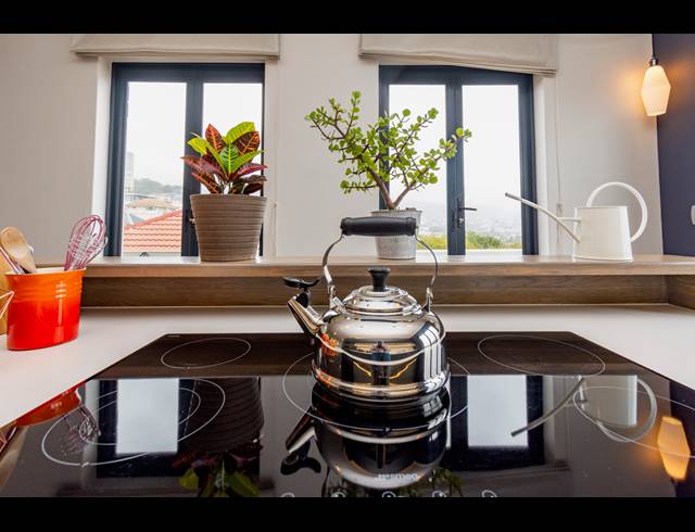 2 BEDROOM APARTMENT FOR SALE IN VREDEHOEK